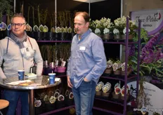 Exporteur Arno Wijk staat de zaken te bespreken met Jan Out (rechts) van OUT Boomkwekerij.