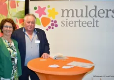 Jose en Piet Mulder van Mulders Sierteelt. Ze presenteerde verschillende van hun Lampionplanten. En het leukste van alles is dat je er ook van kunt snoepen!