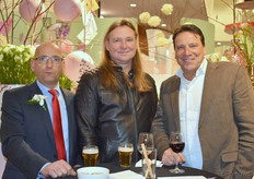 Gastheer en keurmeester Ton Vreugdenhil, Chris Duyvensteijn en Patrick v. Steijn van Fields bloembollen kwekerij.