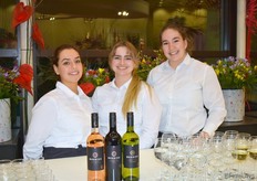 De dames van de catering Christina, Dewi en Stephanie. Van Wit en Wijngaard.