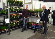 Jeffrey van den Berg van Sunshine Grow, samen met Jan Ekelmans van de sales afdeling van FloraHolland