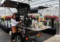 Ook de koffiejuffrouw was er weer. Als je haar ziet moet je even stoppen, dit is goeie koffie!