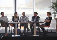 Left to right: Stijn Baan (Koppert Cress) Charlotte Langerak (Viscon), Hajo van Beijma (SingularityUniversity), Martin Koppert (Koppert Biological Systems), and Marieke de Ruyter de Wildt (The Fork)