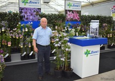 De veredelaar van J. van Zoest Wim Snoeijer bij de nieuwe introductie de Sportlight