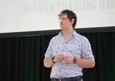 Jeroen Steenbergen pitchte namens The Green Packaging Team over het verminderen van plastic door oceaanplastic her te gebruiken.