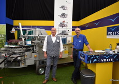 Links hebben we Hinrich Braams van Mayer die ons zijn oppotmachine laat zien. Rechts hebben we Jaap v. Waaij van het bedrijf Voets.