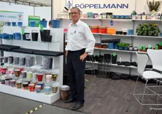 Pieter v. Staelduine laat ons de nieuwe pottenlijn van Pöppelmann zien die van 100% gerecycled en recyclebaar plastic zijn.