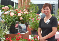 Marion Coenders was ook present op de beurs met haar roos, de Nostalgie.