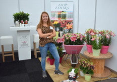 Diana Kuyvenhoven van Lily Looks, die eigenlijk haar dag op het kantoor zou brengen maar onverwachts op de beurs moest staan, straalt naast haar Lily's.