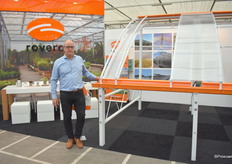 Jan v. Hemet van Rovero staat bij zijn Cabriokas, de Rol Air Kas.