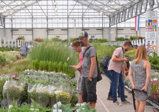 Er konden gelijk bestellingen worden gedaan in het andere gedeelte van het gebouw.