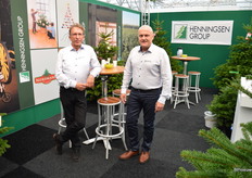 Henningsen Group, Deense kerstbomenkwekers en op de beurs vertegenwoordigd door Svend Kristiansen en Martin Thompson. Voor wie denkt dat we door de droogte met de kerst dit jaar geen kerstbomen hebben, die heeft het mis. De bomen hebben wortels die zo lang zijn als ze hoog zijn, aldus de heren op de foto, dus die leggen zomaar het loodje niet.