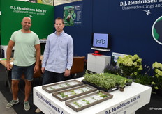 Simon Hendriksen en Stephan Schmale van D.J. Hendriksen, een kweker die sinds een jaar of 6, 7 ook in Oeganda heesters opkweekt.