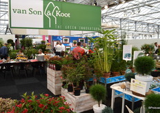 Volle bak bij Van Son & Koot, dat het assortiment exposeerde samen met Van der Salm Boskoop, De Fruithof en Waterplantenkwekerij R. Moerings.