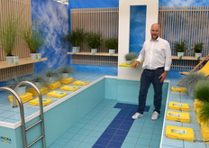 Erik v/d Voort van Amigra Grasses, het afgelopen jaar al op verschillende beurzen te bewonderen in zijn zwembad.