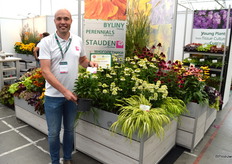 En hier met Onno Zonneveld, trotse naamgever van de Delicious Nougat, een Echinacea varieteit die bovendien in de prijzen viel (brons in de categorie noviteiten).