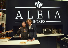 Will Zuiderwijk van Aleia Roses samen met Luis Manuel die iedereen voorzag van overheerlijke Spaanse ham.