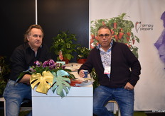 Hans Vonk van Flower Care Holland en Pieter Rienstra van samen in de stand van Prudac.