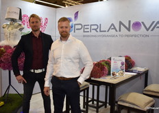 Martijn en Carlo Hoogendoorn van Perla Nova waren op de beurs met een robot die door de gangpaden racete tijdens de beurs.