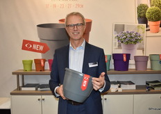 Kees Waque met de nieuwe Nora XL met waterbuffer.