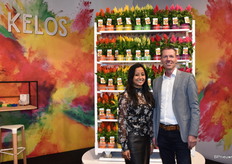 Sirekit Mol samen met Bas vd Kraan. Ze presenteerde hun kleurijke KELOS! Wat een plaatje.