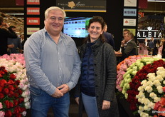 Gerjan van Fresco Flowers samen met een van zijn Keniaanse Kwekers