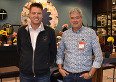 Lex de Jager van Uniflor en Eef Zwinkel van Royal Brinkman kaapte de stand van Florist voor een fotomoment.