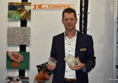 Jacob v. Ballegooijen van, van Krimpen presenteert ons hier hun vernieuwde pot met waterbakje.