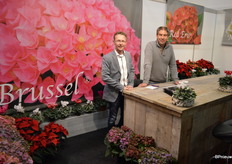 Eric van Kempen, adviseur bij de Alliance Groep, in de stand bij Jan van Straaten van Kwekerij Stadsweide