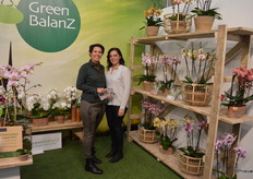 Vivien Zweekhorst en Marielle de Vries van Green Balanz vroegen bezoekers aan de stand een top drie te maken uit een tiental in de stand uitgestalde noviteiten. Deze rassen zijn nog niet commercieel, de uitslag van dit onderzoekje zal echter meer uitsluitsel moeten gaan geven.