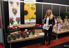 Kwekerij Apartus introduceert vanaf volgend seizoen de Sunfinity in potmaat 23 cm. Op de foto Nathalie van der Vlist