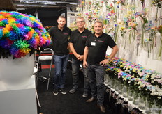 De verkopers van Hoven & De Mooij, uiteraard met de Rainbow producten present