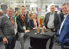 Cees Overgaauw en Sam van der Knaap van PB Techniek, Winny van Heijningen van LetsGrow.com, Ferry Breeuwer van Industria Lighting en Jaco de Vries van Priva