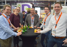 Ergon Janssen van TNO, Charlotte Lelieveld van TNO, Wim Nowe van Alcomij, Arnold Bakker van Agro Energy en Rudolf de Vetten, eveneens van Agro Energy