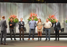 Leden van de voordracht commisisie zwaaien af