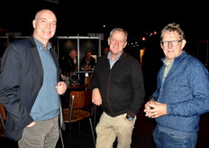 Arno Maarek (links) samen met Hans Willemsen & Theo Aardsen (beide van Aardsen Orchids)
