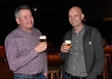 Jos v. Diepen en Peter v. Winden met een ijskoud pilsje