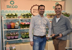 Raimond Hogendoorn van SV.CO in gesprek met een klant.