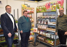 Gert Jan van Kebol, Aad Zuidewijk van Kwekerij de Zonnebloem samen met de beroemdste snor van de sierteelt Martien Komen.