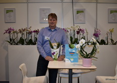 Walter Gerretzen van Aardse Orchids presenteerde niet alleen zijn orchideeën maar ook de certificaten die ze in huis hebben.