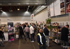 Een blije mederwerker van Royal FloraHolland.