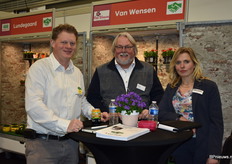 In de stand van 5 van Dolf: Mads Bang Olsen van Garteniet Lundegaard, Dolf v. Heijningen en Anita Kap van kwekerij Freek vd Velden.