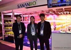 Jacky Cheng, Lynn Tsi en Kido Wu van Sananbio, een Chinese LED en hydroponic modules leverancier diee voor de eerste keer op de IPM Essen haar producten toont.