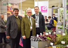 Jaap Kras van Floraculture International samen met Karol Pawlak en zijn zoon Konrad Pawlak van Vitroflora en Fleuroselect.