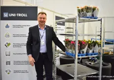 Steen Juhl Thompsen van Uni-Troll presenteert een nieuw Deense karren concept. Het kan onder andere gemakkelijk in en uit elkaar gehaald worden met een machine en heeft de Europese ISO maten, vertelt Thompsen.