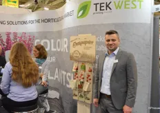 Kamil Wozniak van Tek, een Pools bedrijf dat zich toelegt op de productie van labels en verpakkingszakjes voor zaadjes. Een nieuwe toevoeging aan het assortiment is het zogenaamde Graspapier, papier dat voor 50 procent bestaat uit gras.