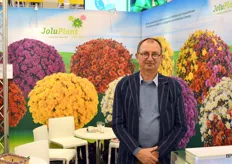 Maar laat er geen misverstand over bestaan, Gediflora is de enige niet! Ook Jolu Plant, het bedrijf Luc Pieters, is in België en daarbuiten een gerenommeerd speler in de bolchrysanten.