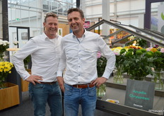 Ronald Olsthoorn en Rene Eikelenboom van Arcadia Chrysanten. In een 23 ha kas worden 25 soorten pluischrysanten geteelt op verschillende locaties in het Westland. Ze zijn momenteel aan het uitbreiden en bezig met de plaatsing van hun zesde kas.