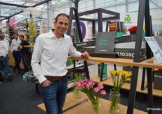 Jeroen persoon van Future Flowers. Sinds februari 2018 kweet hij callas in een 1.5 ha kas in De Lier. Ze zijn vanuit Naaldwijk verhuist en heeft 15 jaar lang alleen witte callas gekweekt. Sinds kort ook kleurtjes.