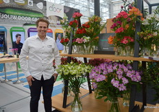 Robin van der Knaap van Together2Grow kweekt alstroemerias in een 8.8 ha kas op 3 locaties in het Westland. De 26 soorten die hij kweekt bestaan uit 2 groepen; 18 Alstroemeria soorten en 8 Florincas. Met deze Florincas zijn ze 4 jaar geleden begonnen.